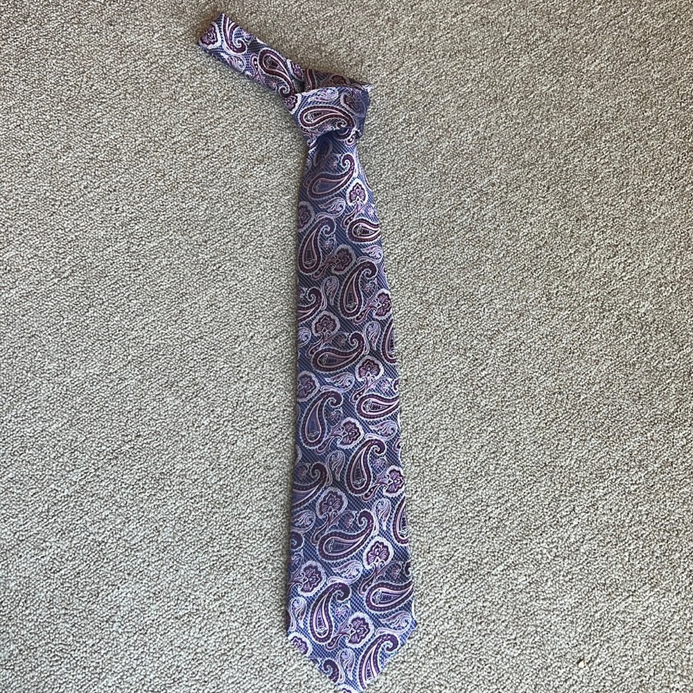 CM GOLD SERIES TIE PURPLE PAISLEY